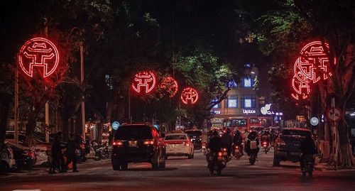 Hà Nội giảm trang trí lòe loẹt đón tết Đinh Dậu 2017 - Ảnh 8