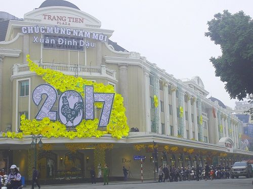 Hà Nội giảm trang trí lòe loẹt đón tết Đinh Dậu 2017 - Ảnh 2