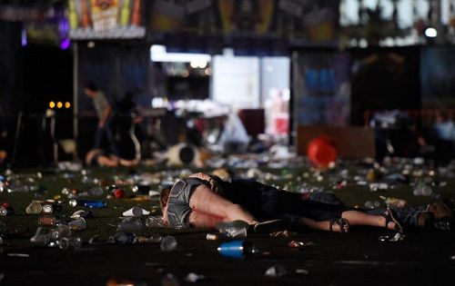 Xúc động hình ảnh người chồng hy sinh thân mình che cho vợ khỏi cơn mưa đạn tại vụ xả súng Las Vegas - Ảnh 3