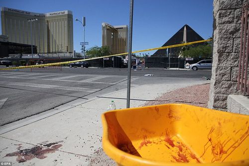 Hiện trường kinh hoàng sau vụ xả súng Las Vegas - Ảnh 6
