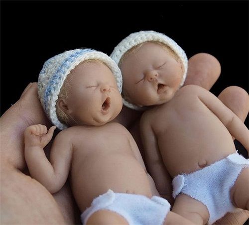 Ngỡ ngàng trước hình ảnh những em bé sơ sinh nhỏ hơn cả bàn tay siêu đáng yêu - Ảnh 3