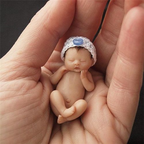 Ngỡ ngàng trước hình ảnh những em bé sơ sinh nhỏ hơn cả bàn tay siêu đáng yêu - Ảnh 10