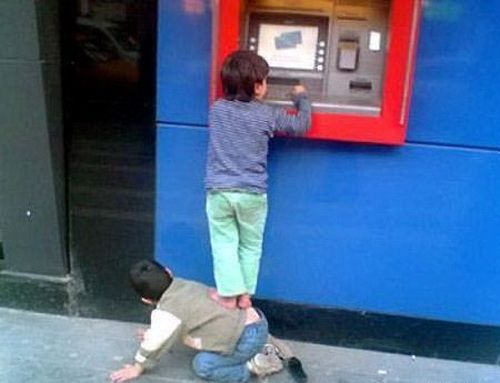 Hài hước những bức ảnh cho thấy rút tiền tại ATM đã không còn đơn giản - Ảnh 6