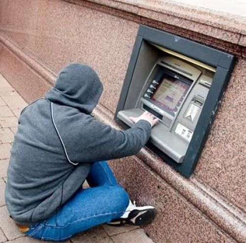 Hài hước những bức ảnh cho thấy rút tiền tại ATM đã không còn đơn giản - Ảnh 13