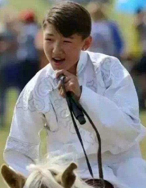 Cuộc sống đổi thay của cậu bé Mông Cổ hát “Gặp mẹ trong mơ” sau 6 năm - Ảnh 7