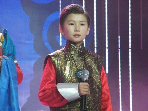 Cuộc sống đổi thay của cậu bé Mông Cổ hát “Gặp mẹ trong mơ” sau 6 năm - Ảnh 4