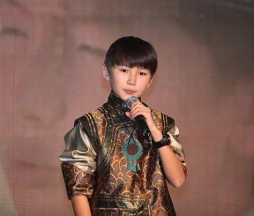 Cuộc sống đổi thay của cậu bé Mông Cổ hát “Gặp mẹ trong mơ” sau 6 năm - Ảnh 1