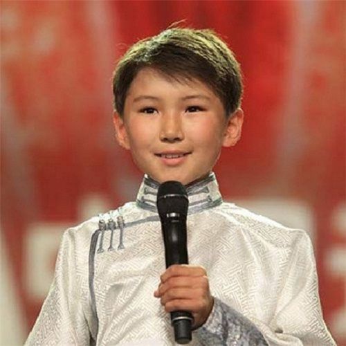 Cuộc sống đổi thay của cậu bé Mông Cổ hát “Gặp mẹ trong mơ” sau 6 năm - Ảnh 2