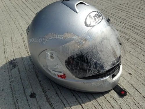Những “pha cứu nguy” cho thấy khi lái xe bạn nên đội mũ bảo hiểm - Ảnh 3