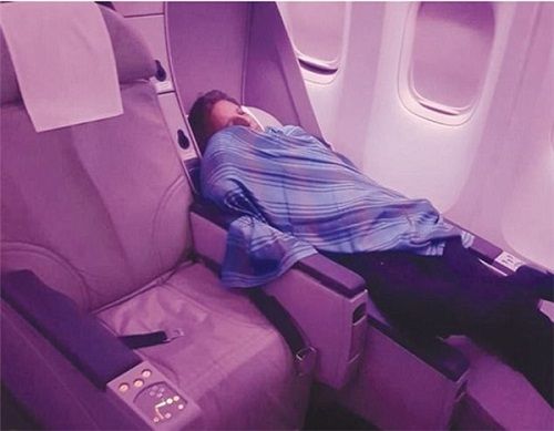 Bỏ chuyến bay hơn 300 hành khách, cơ trưởng “trốn” đi ngủ 2 tiếng rưỡi - Ảnh 1