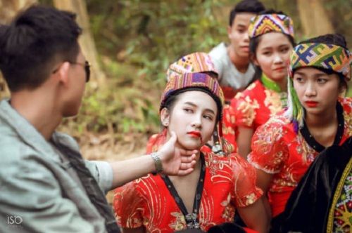 Độc đáo bộ ảnh kỷ yếu lên án nạn buôn bán phụ nữ của học sinh 12 ở Nghệ An - Ảnh 7