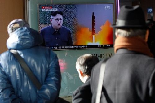 Phản ứng "suông" của ông Trump khi Triều Tiên thử tên lửa đạn đạo - Ảnh 2
