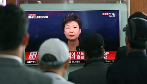 Park Geun-hye bị cáo buộc 13 tội hình sự, chuẩn bị đối mặt với thẩm vấn - Ảnh 1