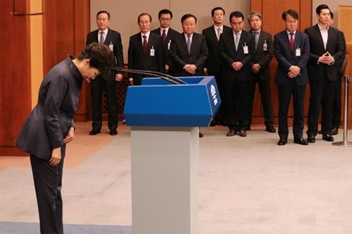 Chân dung vị thẩm phán sẽ quyết định số phận bà Park Geun-hye - Ảnh 2