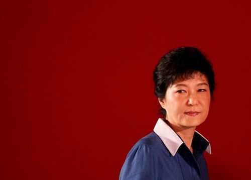 Viễn cảnh tồi tệ của bà Park Geun-hye nếu tòa án ra lệnh bắt giữ - Ảnh 1