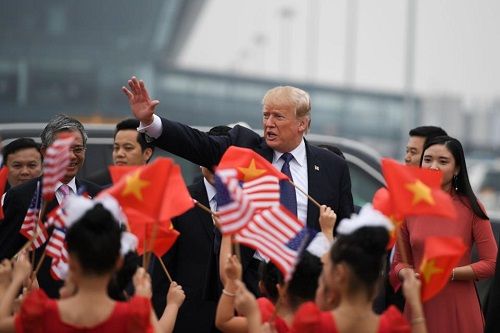 Forbes: Việt Nam là nước thành công nhất khi tiếp đón Tổng thống Donald Trump - Ảnh 1