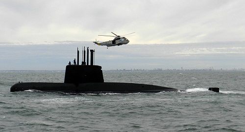 Vụ tàu ngầm Argentina mất tích: 2 thủy thủ thoát nạn vào phút cuối - Ảnh 1