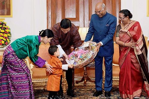 Đến thăm Ấn Độ, Hoàng tử bé Bhutan “đốn tim” cư dân mạng - Ảnh 5