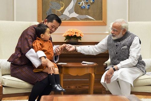 Đến thăm Ấn Độ, Hoàng tử bé Bhutan “đốn tim” cư dân mạng - Ảnh 6