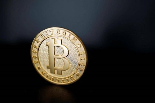 Chủ nhân Nobel Kinh tế: Tiền ảo bitcoin phải bị coi là bất hợp pháp - Ảnh 1