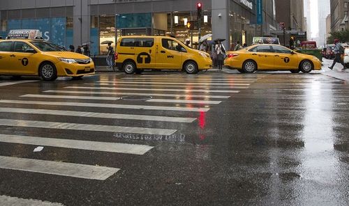 Taxi truyền thống tại Mỹ "khốn đốn" vì Uber và Grab - Ảnh 1