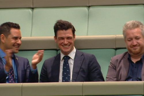 Nghị sĩ Úc cầu hôn người yêu đồng giới ngay trước Quốc hội  - Ảnh 2