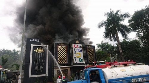 Cháy quán karaoke gần khu đô thị Linh Đàm - Ảnh 1