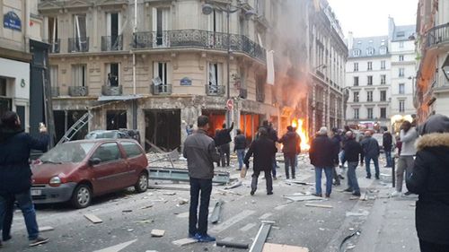 Vụ nổ lớn tại trung tâm Paris: 2 lính cứu hỏa thiệt mạng, số người bị thương tăng lên 47 - Ảnh 5