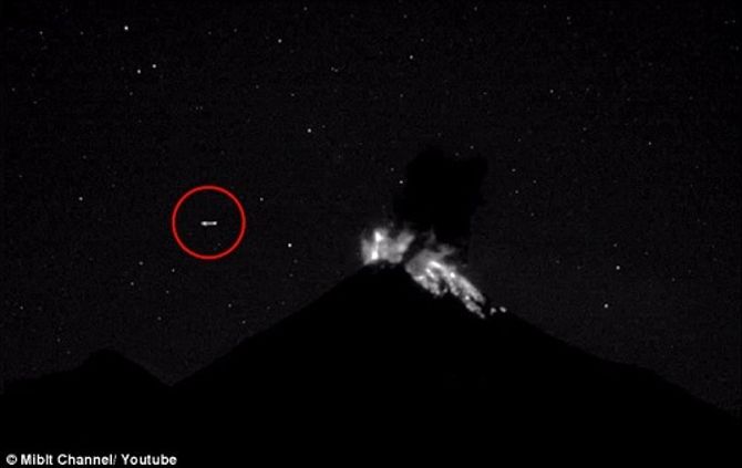 UFO là nguyên nhân gây ra phun trào núi lửa ở Mexico?  - Ảnh 2