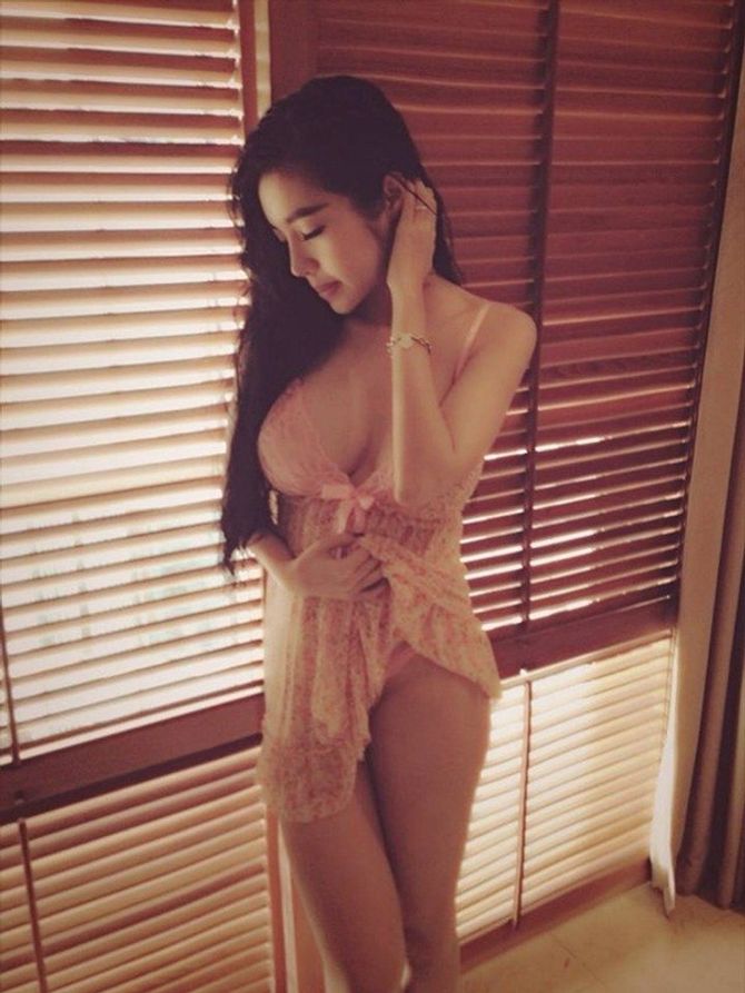 Báo Thái Lan khen ngợi vẻ đẹp sexy của Elly Trần - 104267