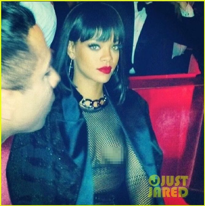 Rihanna diện áo lưới lộ 