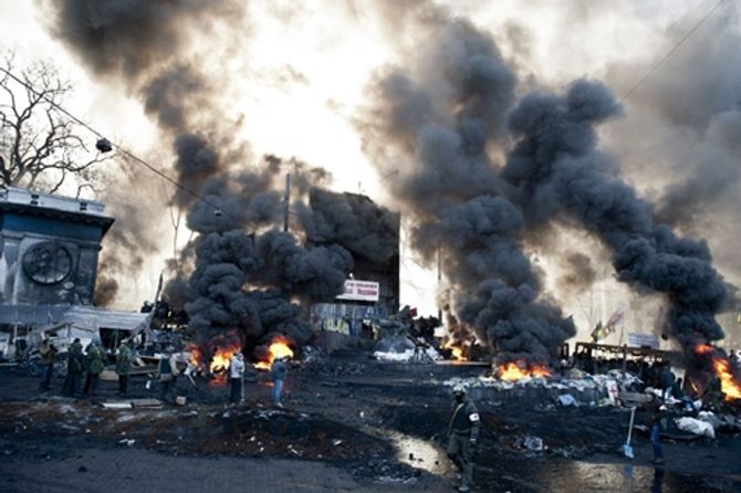 Hình ảnh bạo loạn đẫm máu ở Kiev - Ảnh 2