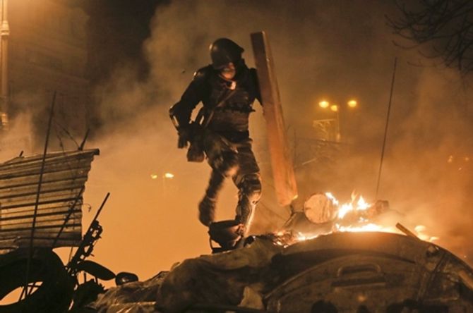 Hình ảnh bạo loạn đẫm máu ở Kiev - Ảnh 4