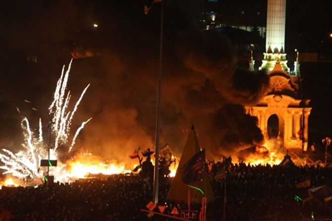 Hình ảnh bạo loạn đẫm máu ở Kiev - Ảnh 6