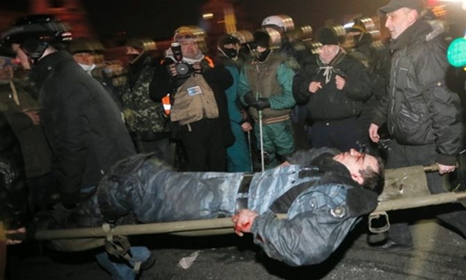 Hình ảnh bạo loạn đẫm máu ở Kiev - Ảnh 7