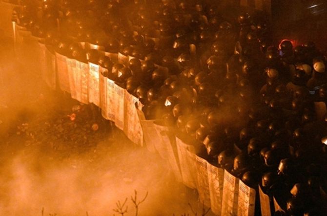 Hình ảnh bạo loạn đẫm máu ở Kiev - Ảnh 9