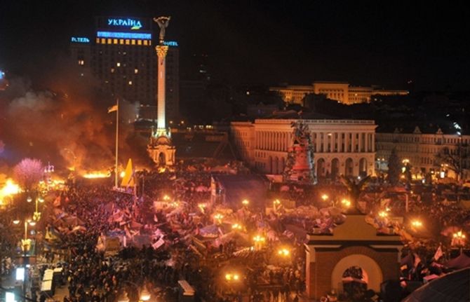 Hình ảnh bạo loạn đẫm máu ở Kiev - Ảnh 10