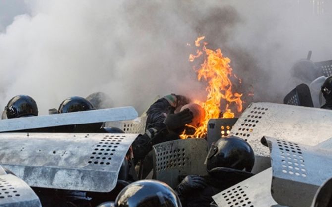 Hình ảnh bạo loạn đẫm máu ở Kiev - Ảnh 12