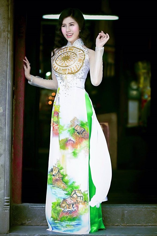 Hoa khôi, á khôi "Người đẹp tỏa sáng 2013" diện áo dài nền nã - Ảnh 1