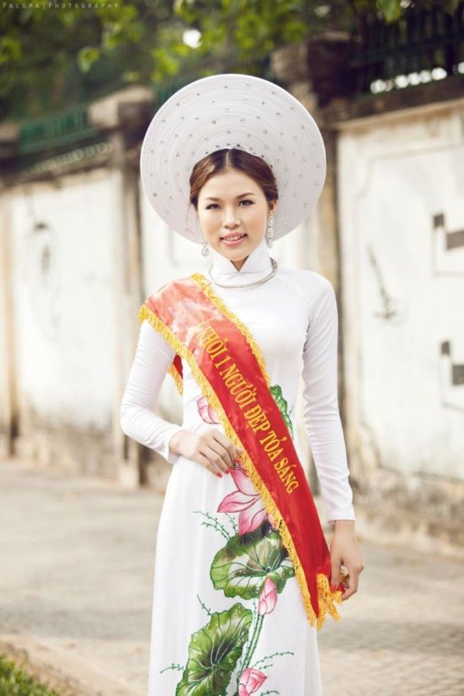 Hoa khôi, á khôi "Người đẹp tỏa sáng 2013" diện áo dài nền nã - Ảnh 4