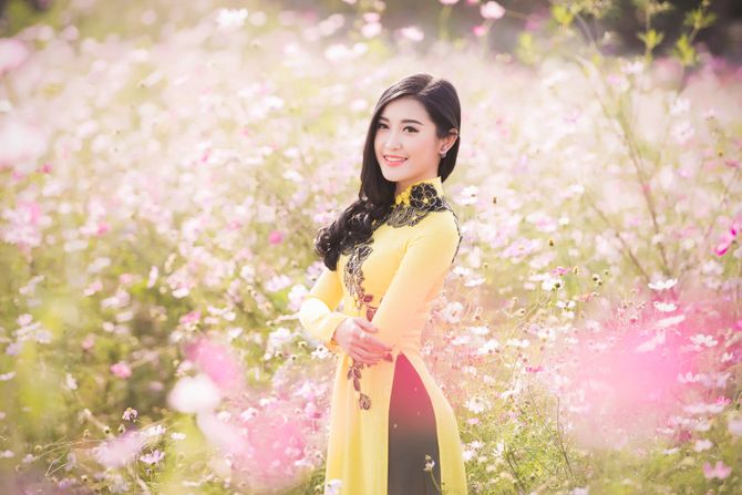 Á hậu Huyền My xinh đẹp rạng rỡ giữa hoa cỏ mùa Xuân - Ảnh 8
