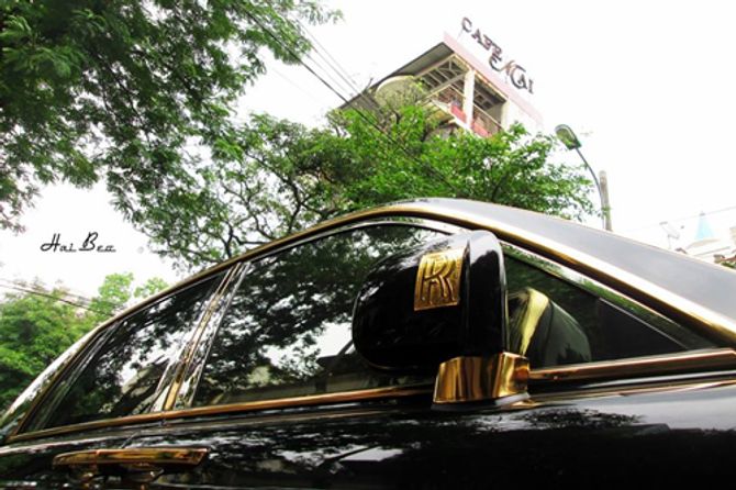 Rolls-Royce Phantom mạ vàng, chạm rồng thời Lý trên phố Hà thành - Ảnh 3
