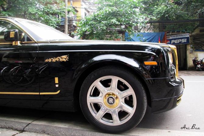 Rolls-Royce Phantom mạ vàng, chạm rồng thời Lý trên phố Hà thành - Ảnh 7