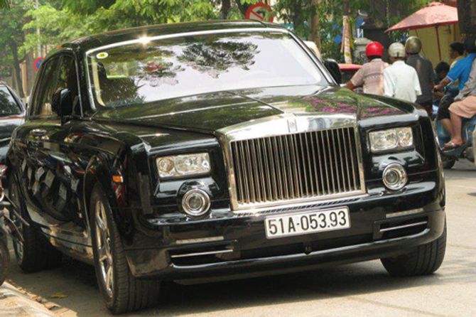 Rolls-Royce Phantom mạ vàng, chạm rồng thời Lý trên phố Hà thành - Ảnh 8