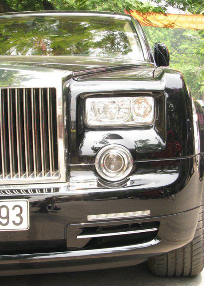 Rolls-Royce Phantom mạ vàng, chạm rồng thời Lý trên phố Hà thành - Ảnh 9