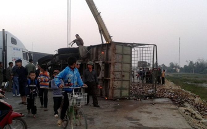 Dân mạng cảm kích lật xe bia ở Hà Tĩnh dân không  còn 