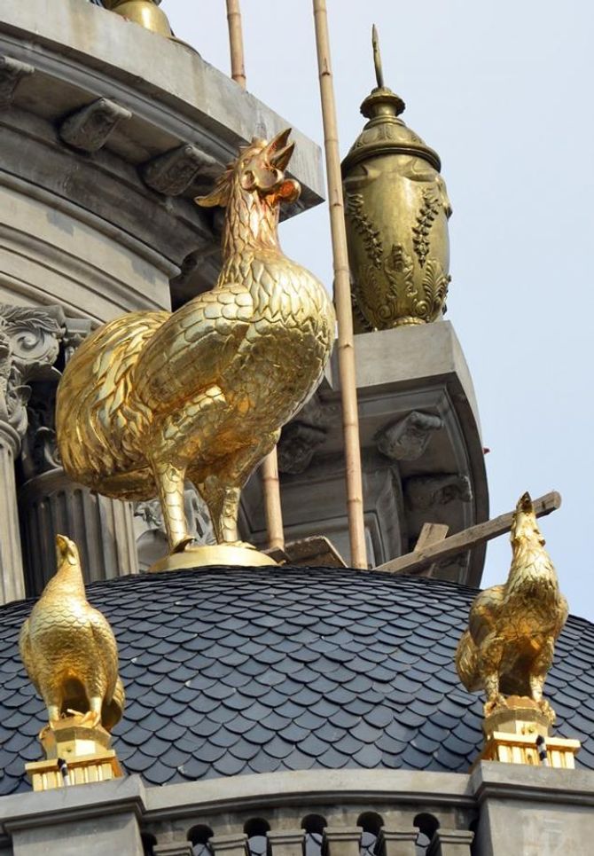 Lâu đài gắn 6 con gà dát vàng của đại gia Cầu Giấy - Ảnh 4