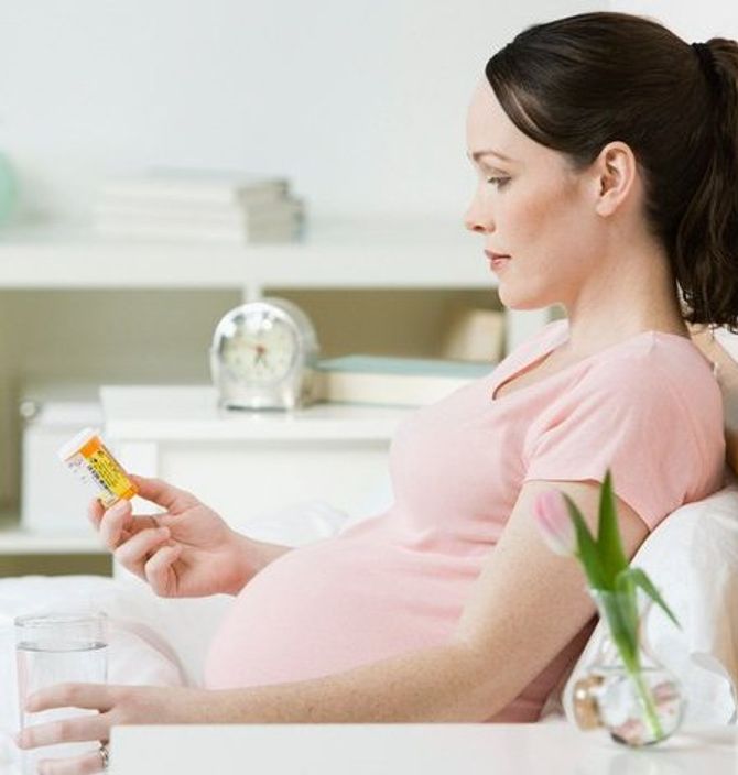 Uống thuốc khi mang thai và những hiểm họa khôn lường - Ảnh 2
