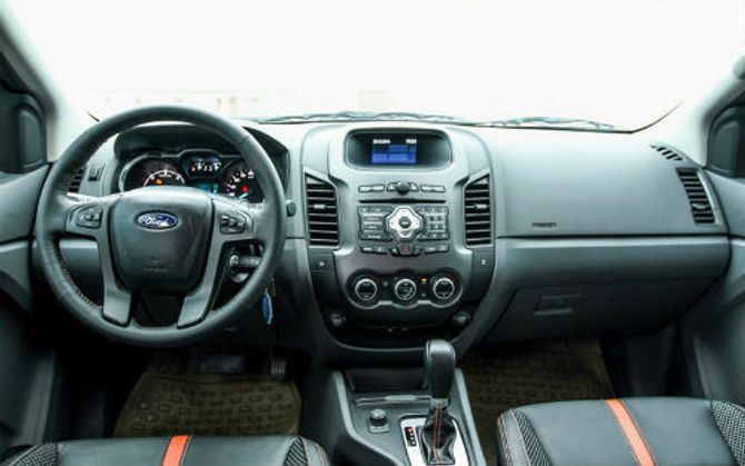 Ford Ranger "đối đầu" Mazda BT50: Chọn xe bán tải nào tốt? - Ảnh 3