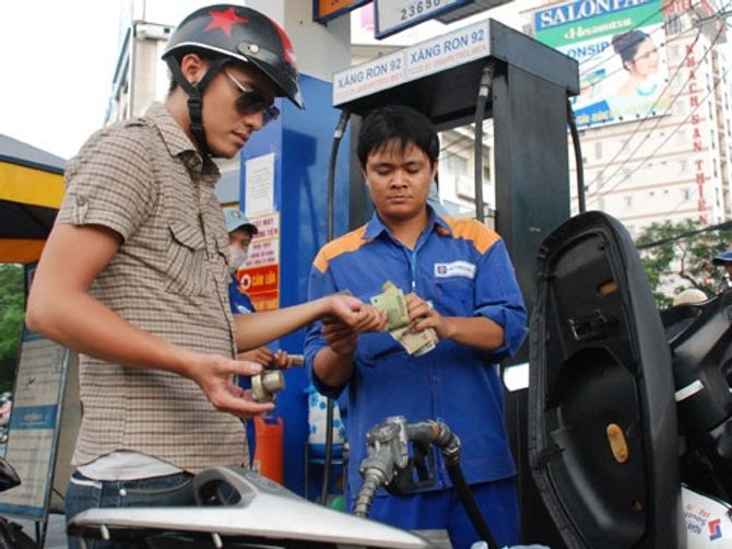 Giá xăng dầu sắp tới liệu có tăng "sốc"? - Ảnh 1